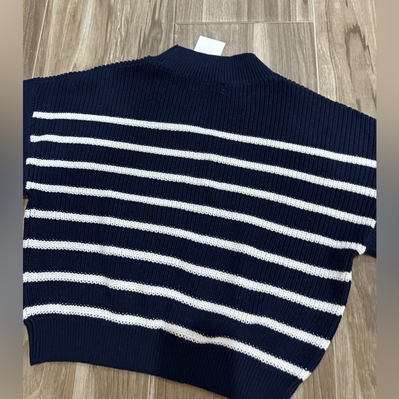 New with tags H&M cotton knit sweater. Dark blue. Size 12Y-14Y - Picture 10 of 11